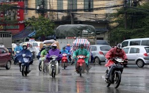 Đêm 26/10, không khí lạnh tiếp tục gây mưa dông ở Bắc Bộ, đề phòng lốc, sét, mưa đá và gió giật mạnh