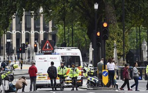 Xe lao vào đoàn hộ tống của Thủ tướng Anh và Bỉ