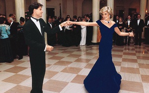 Bán đấu giá bộ váy dạ hội trứ danh của Công nương Diana