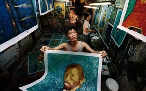 Làng tranh giả lớn nhất thế giới và hành trình tìm thấy chính mình của thợ vẽ sau 20 năm chép tranh Van Gogh