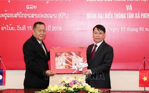 TTXVN vinh dự đón nhận các Huân chương cao quý của Nhà nước CHDCND Lào