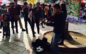 Vụ cháu bé kéo đàn ở Hồ Gươm: Phụ huynh đã xin lỗi vì 'thương con một cách mù quáng'