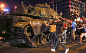 Vụ đảo chính ở Thổ Nhĩ Kỳ: Chính quyền Ankara ra lệnh bắt giữ thêm 216 người liên quan