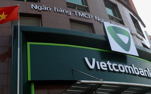 Chuyên gia nói gì về việc Vietcombank tăng phí một số dịch vụ ngân hàng?