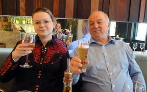 Vì sao Anh muốn đưa hai cha con cựu điệp viên Nga bị đầu độc tới Mỹ?