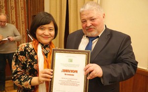 Nữ dịch giả Việt Nam nhận giải thưởng văn học dịch Nga