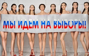 Vợ chính khách Nga khỏa thân vận động cử tri