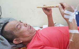 Nghệ sỹ sáo trúc Mão 'Mèo' mang sáo vào viện K tặng 'fan đặc biệt'