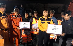 Đưa tàu cá cùng 8 thuyền viên gặp nạn trên biển vào cảng Cửa Lò an toàn