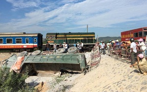 Vụ lật tàu ở Thanh Hóa: Khởi tố bị can hai nhân viên gác chắn