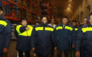 Chùm ảnh: Phó Thủ tướng Vũ Đức Đam thị sát chợ đầu mối Bình Điền lúc nửa đêm