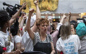 Hơn 570 phụ nữ bị bắt do biểu tình trái phép bên ngoài Quốc hội Mỹ