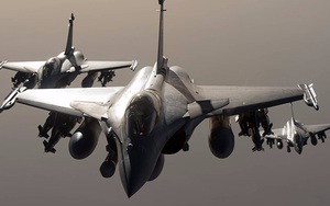 Đội hình bay của không quân Pháp sẵn sàng chia sẻ kinh nghiệm bảo vệ an ninh mạng với Hà Nội