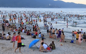 Đà Nẵng khuyến cáo du khách hạn chế tắm biển vì gây nổi mẩn ngứa