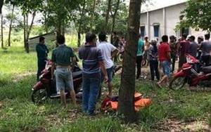 Đi lấy mủ cao su, phát hiện thi thể quấn trong bao tải
