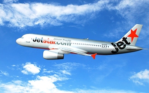 Một máy bay của Jetstar Pacific phải ở lại sân bay Đồng Hới nhiều giờ vì va vào chim
