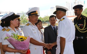 Tàu khu trục Hải quân Ấn Độ thăm Việt Nam