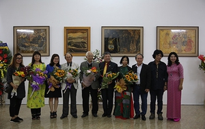 Khi các nghệ sĩ, nhà thiết kế cùng... 'nghiêng' vì nghệ thuật