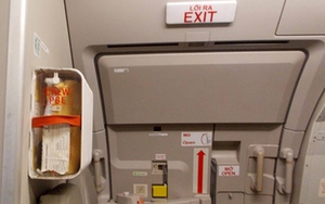 Hành khách tự ý mở cửa thoát hiểm, chuyến bay bị hoãn hơn 2 tiếng