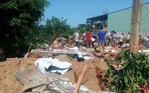 Xe ben san phẳng nhà dân, 2 người tử vong