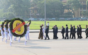 Kỷ niệm 129 năm Ngày sinh Chủ tịch Hồ Chí Minh: Lãnh đạo Đảng, Nhà nước vào Lăng viếng Bác
