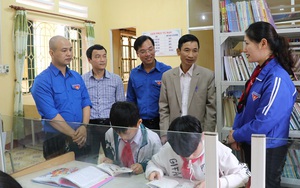Trao tặng 'Tủ sách khuyến học Đinh Hữu Dư' và khởi động Tháng Thanh niên