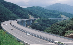 Quảng Ninh đẩy mạnh thực hiện 3 đột phá chiến lược với những mục tiêu, yêu cầu cao hơn