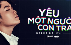 Nhạc sĩ Dalee De lùi về sau nhìn người thương mình khóc