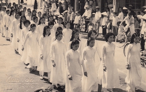 Xem trang phục xưa ở Hội An qua ảnh trực tuyến