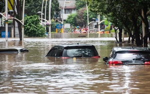 Bão Dujuan giảm cấp trước khi vào Biển Đông