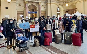 Bảo hộ công dân tại Ukraine: Hơn 2.600 người Việt được sơ tán khỏi vùng chiến sự