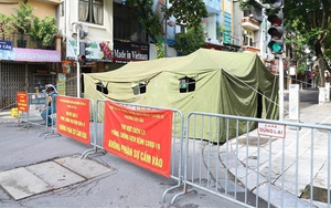 Chùm ảnh: Hà Nội phong tỏa một đoạn phố Đội Cấn liên quan đến các ca nhiễm Covid-19