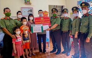 Hai trẻ mồi côi mẹ do Covid-19 được Công an TP Cần Thơ bảo trợ học tập đến năm 18 tuổi