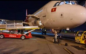 Hai máy bay va chạm ở Nội Bài, tạm thời đình chỉ tổ bay