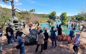 Trên 100.000 khách du lịch đổ tới Lâm Đồng du Xuân