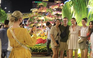 Đường hoa Nguyễn Huệ Tết Nhâm Dần 2022 mở cửa thêm 2 ngày