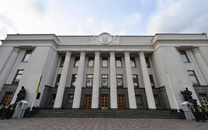 Quốc hội Ukraine ban bố lệnh tình trạng khẩn cấp quốc gia