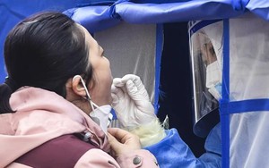 Trung Quốc ghi nhận hơn 1.200 ca mắc mới COVID-19 trong cộng đồng