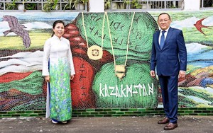 Khánh thành Tranh tường gốm do Đại sứ quán Kazakhstan tặng Học viện Ngoại giao