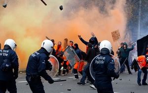 Hơn 100 người bị bắt sau đụng độ bạo lực tại Brussels
