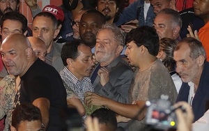 Cựu Tổng thống Brazil chấp hành lệnh bắt giữ