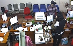 VIDEO: Bắt đối tượng dùng bom giả và súng bắn bi cướp hơn 1 tỷ của ngân hàng ở Bắc Giang