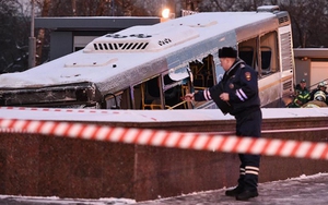 Xe buýt lao vào người đi bộ ở thủ đô Nga, 15 người thương vong