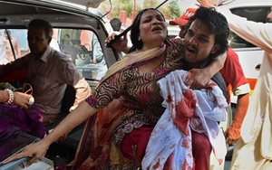 Khủng bố lao vào nhà thờ rồi kích nổ bom khiến 5 người chết, 15 người bị thương