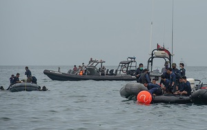 Vụ máy bay rơi tại Indonesia: Xác định được vị trí của 2 hộp đen