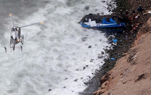 Kinh hoàng: Xe buýt rơi xuống vực khiến gần 40 người thiệt mạng