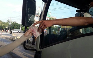 Biên Hòa: Trạm thu phí 'thất thủ' vì người dân dùng tiền lẻ mua vé