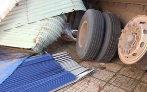 Bình Phước: Kinh hoàng vụ xe tải chở mì mất phanh, tuột dốc, đâm sập nhà dân