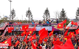 Tắc đường lịch sử khi U23 trở về với người hâm mộ