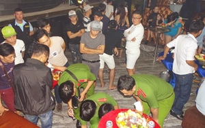 Công an đột kích quán bar tại Đồng Nai, 80 người dương tính với ma túy